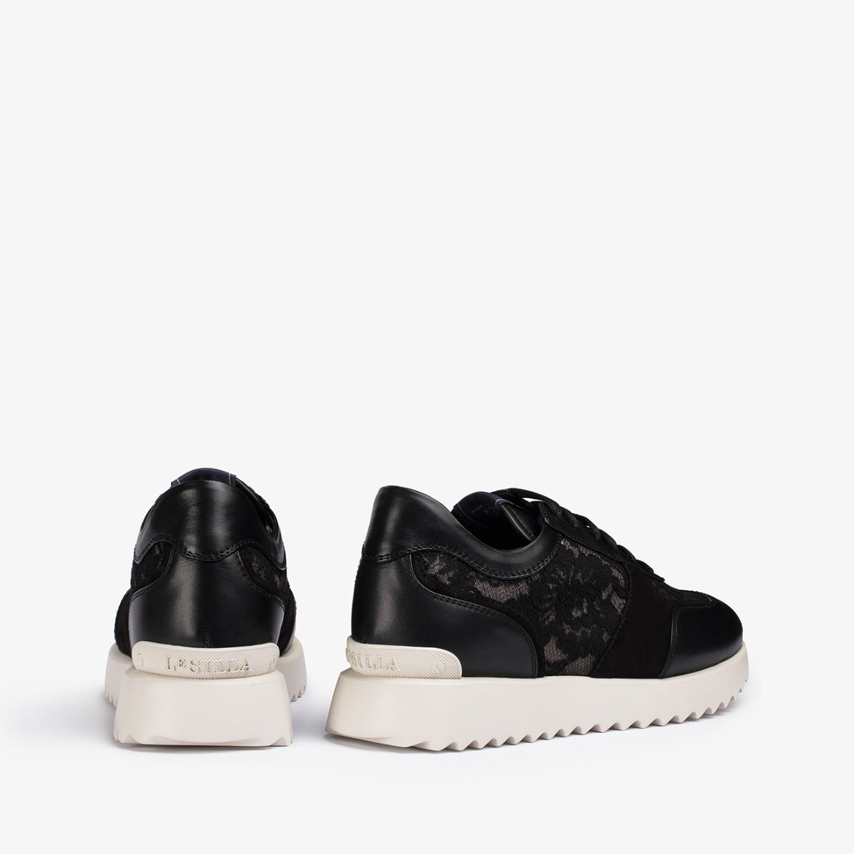 CLAIRE RUNNING | LE SILLA 